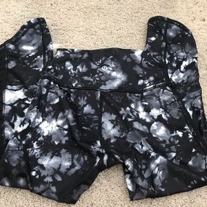 Lululemon Sunshine Salutation Crop